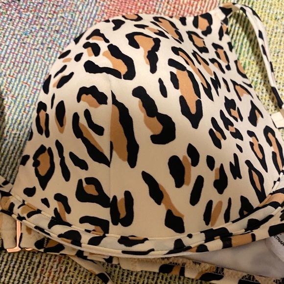 Floral and Leopard Print Bikini Tops Bundle of (6) - Picture 2 of 7